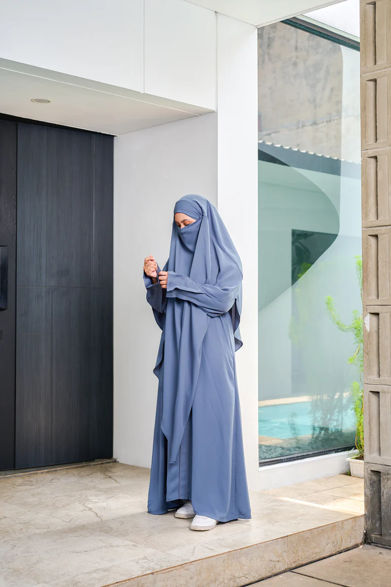 “MOISON SUCI FASHION”:Memahami Fenomena Toko Baju Muslimah Lebih dari Sekadar Pakaian